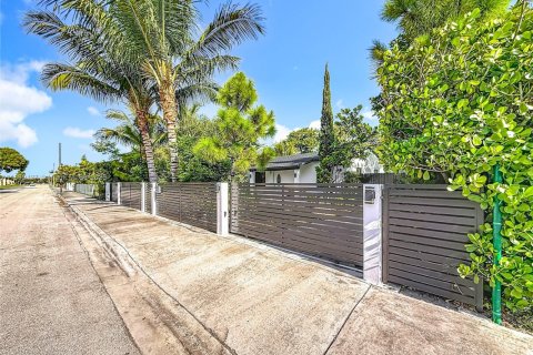 House in Miami, Florida 2 bedrooms, 85.84 sq.m. № 1928140 - photo 6