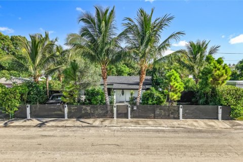 House in Miami, Florida 2 bedrooms, 85.84 sq.m. № 1928140 - photo 1