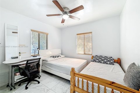 House in Miami, Florida 2 bedrooms, 85.84 sq.m. № 1928140 - photo 25