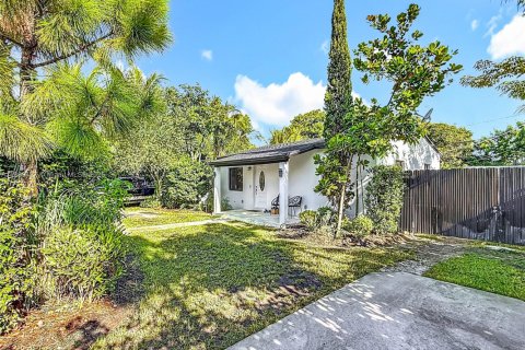 House in Miami, Florida 2 bedrooms, 85.84 sq.m. № 1928140 - photo 10