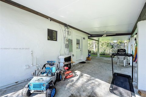 House in Miami, Florida 2 bedrooms, 85.84 sq.m. № 1928140 - photo 29