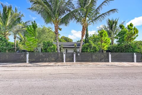 House in Miami, Florida 2 bedrooms, 85.84 sq.m. № 1928140 - photo 2