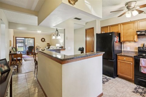 Townhouse in Eustis, Florida 2 bedrooms, 96.8 sq.m. № 1886681 - photo 13