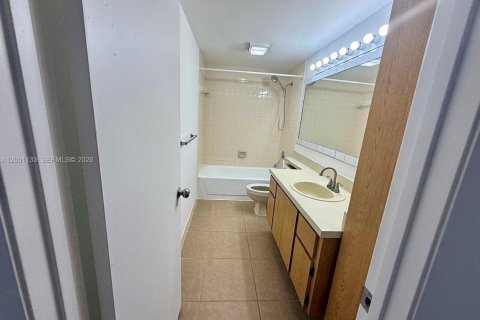 Снять в аренду таунхаус в Уэст-Палм-Бич, Флорида 2 спальни, 119.66м2, № 2065211 - фото 4