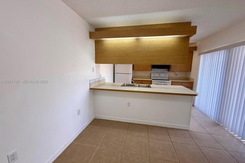 Снять в аренду таунхаус в Уэст-Палм-Бич, Флорида 2 спальни, 119.66м2, № 2065211 - фото 7