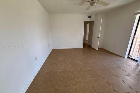 Снять в аренду таунхаус в Уэст-Палм-Бич, Флорида 2 спальни, 119.66м2, № 2065211 - фото 12