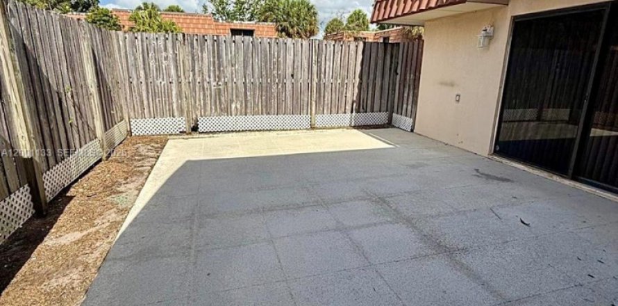 Таунхаус в Уэст-Палм-Бич, Флорида 2 спальни, 119.66м2 № 2065211