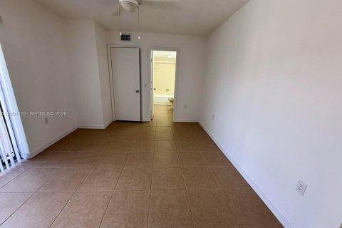 Снять в аренду таунхаус в Уэст-Палм-Бич, Флорида 2 спальни, 119.66м2, № 2065211 - фото 10