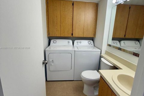 Снять в аренду таунхаус в Уэст-Палм-Бич, Флорида 2 спальни, 119.66м2, № 2065211 - фото 6