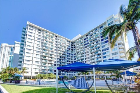Condominio en venta en Miami Beach, Florida, 1 dormitorio, 77.76 m2 № 2022713 - foto 20