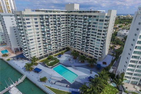 Condominio en venta en Miami Beach, Florida, 1 dormitorio, 77.76 m2 № 2022713 - foto 18
