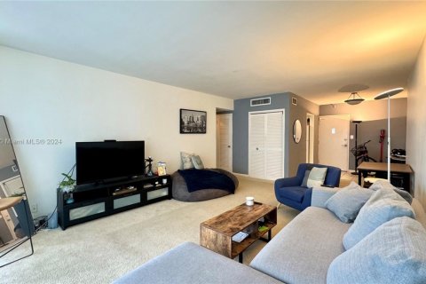 Condominio en venta en Miami Beach, Florida, 1 dormitorio, 77.76 m2 № 2022713 - foto 1