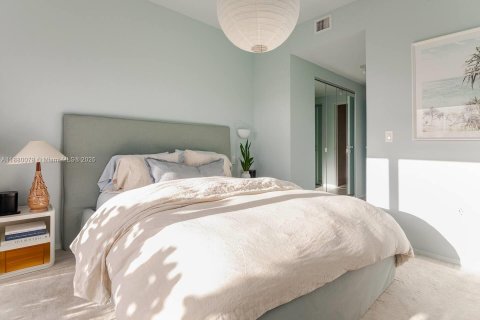 Condo in Miami, Florida, 3 bedrooms  № 1928827 - photo 18