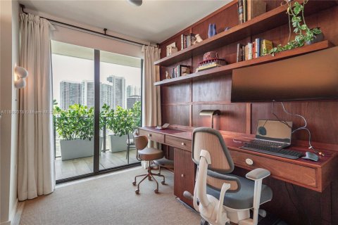 Condo in Miami, Florida, 3 bedrooms  № 1928827 - photo 11