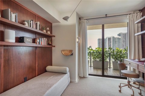 Condo in Miami, Florida, 3 bedrooms  № 1928827 - photo 9
