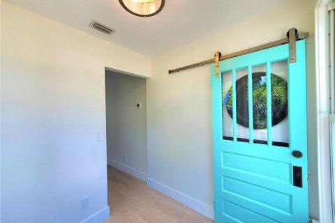 Villa ou maison à louer à Punta Gorda, Floride: 2 chambres, 72.46 m2 № 2378283 - photo 16
