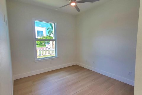 Villa ou maison à louer à Punta Gorda, Floride: 2 chambres, 72.46 m2 № 2378283 - photo 13
