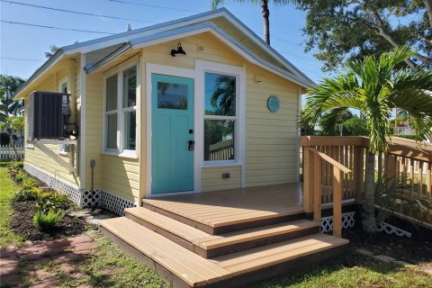 Villa ou maison à louer à Punta Gorda, Floride: 2 chambres, 72.46 m2 № 2378283 - photo 2