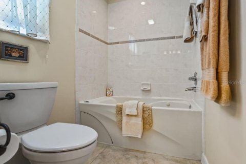 Купить виллу или дом в Те-Виллиджис, Флорида 9 комнат, 190.36м2, № 2428808 - фото 24