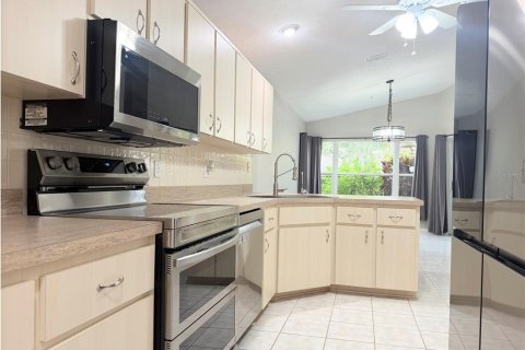 Villa ou maison à vendre à New Port Richey, Floride: 2 chambres, 147.06 m2 № 2360621 - photo 8