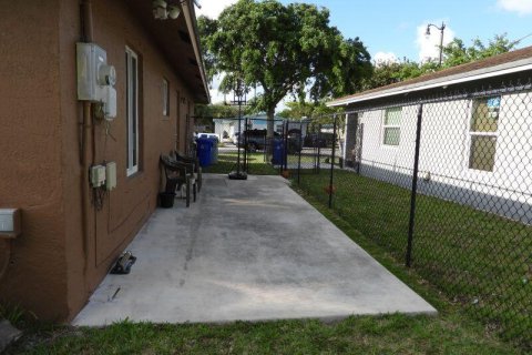 House in Pompano Beach, Florida 3 bedrooms, 116.13 sq.m. № 2188134 - photo 14