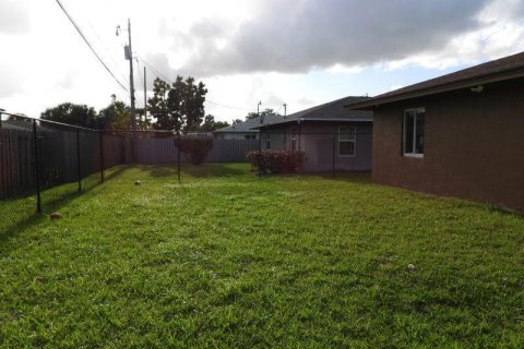 House in Pompano Beach, Florida 3 bedrooms, 116.13 sq.m. № 2188134 - photo 12
