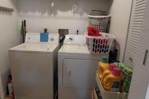 House in Pompano Beach, Florida 3 bedrooms, 116.13 sq.m. № 2188134 - photo 5