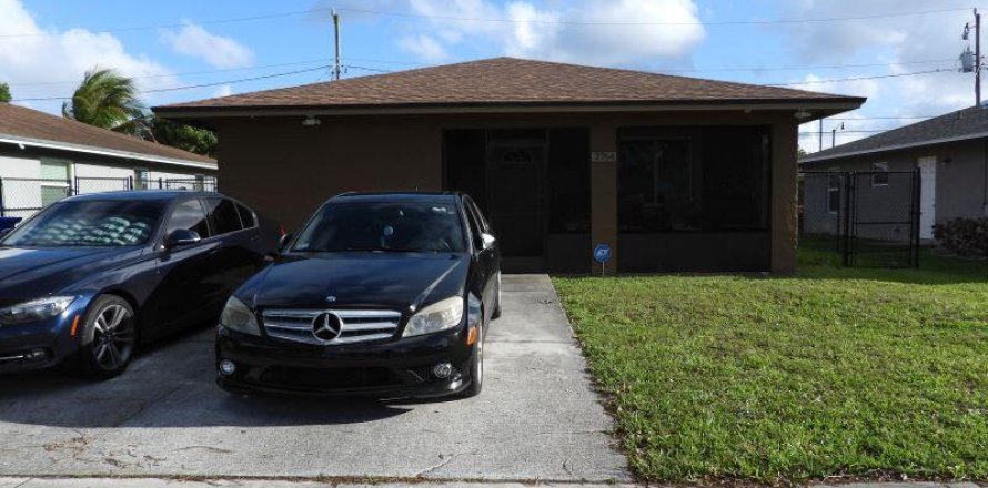 House in Pompano Beach, Florida 3 bedrooms, 116.13 sq.m. № 2188134