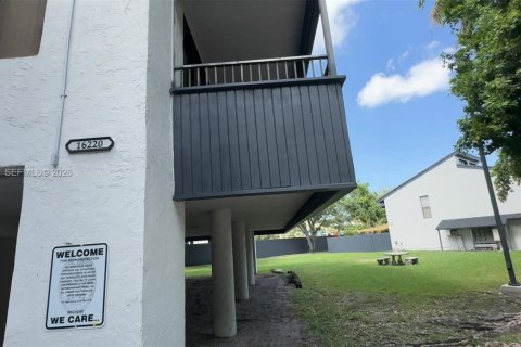 Condo in Miami, Florida, 2 bedrooms  № 2003365 - photo 7