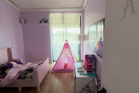 Condo in Miami, Florida, 2 bedrooms  № 2003365 - photo 4