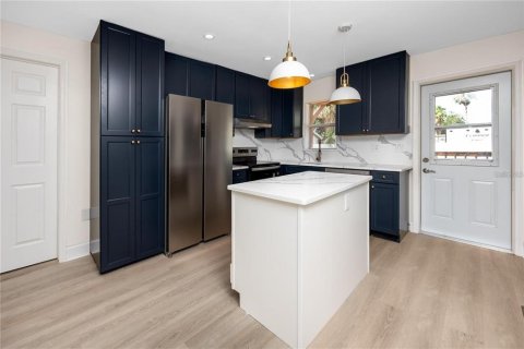 Casa en alquiler en Madeira Beach, Florida, 3 dormitorios, 124.12 m2 № 1913889 - foto 13