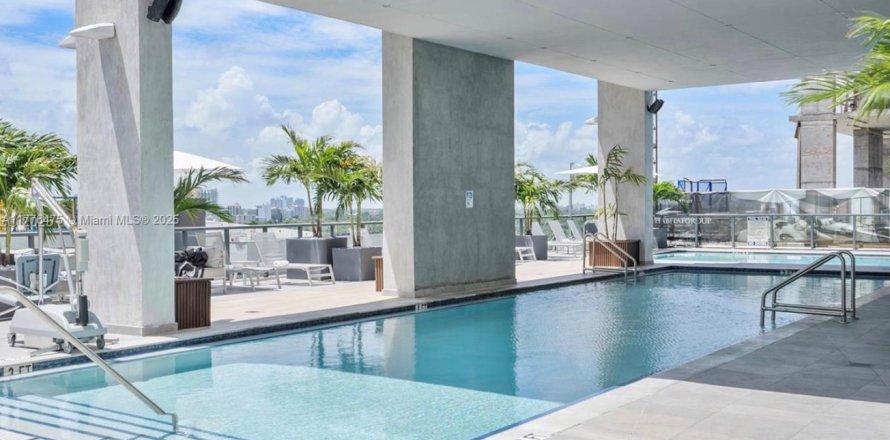 Condominio en Miami, Florida, 1 dormitorio № 1874463