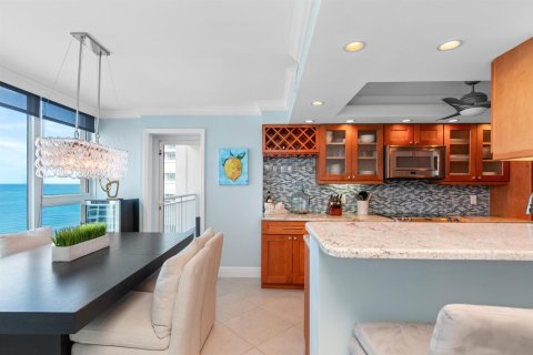 Condo in Lauderdale-by-the-Sea, Florida, 1 bedroom  № 2086644 - photo 17