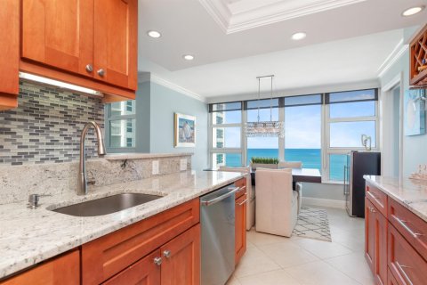 Condo in Lauderdale-by-the-Sea, Florida, 1 bedroom  № 2086644 - photo 12