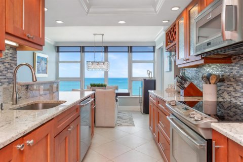 Condo in Lauderdale-by-the-Sea, Florida, 1 bedroom  № 2086644 - photo 10