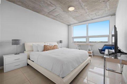 Condo in Miami, Florida, 2 bedrooms  № 1744029 - photo 3