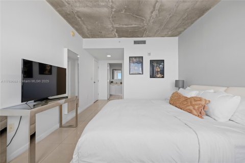 Condo in Miami, Florida, 2 bedrooms  № 1744029 - photo 13