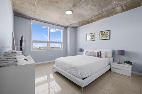 Condo in Miami, Florida, 2 bedrooms  № 1744029 - photo 5