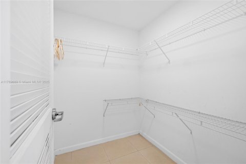 Condo in Miami, Florida, 2 bedrooms  № 1744029 - photo 21