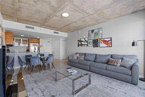 Condo in Miami, Florida, 2 bedrooms  № 1744029 - photo 8