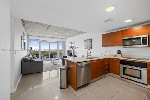 Condo in Miami, Florida, 2 bedrooms  № 1744029 - photo 4
