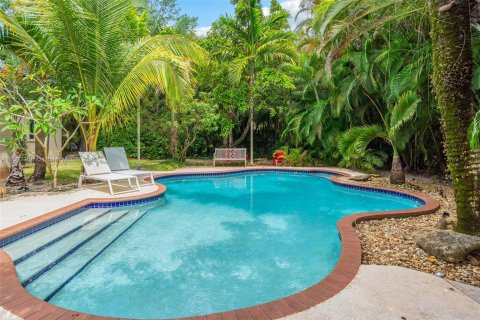 Casa en alquiler en Coral Gables, Florida, 3 dormitorios, 127.65 m2 № 1948802 - foto 3