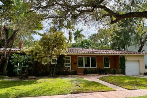 Casa en alquiler en Coral Gables, Florida, 3 dormitorios, 127.65 m2 № 1948802 - foto 1