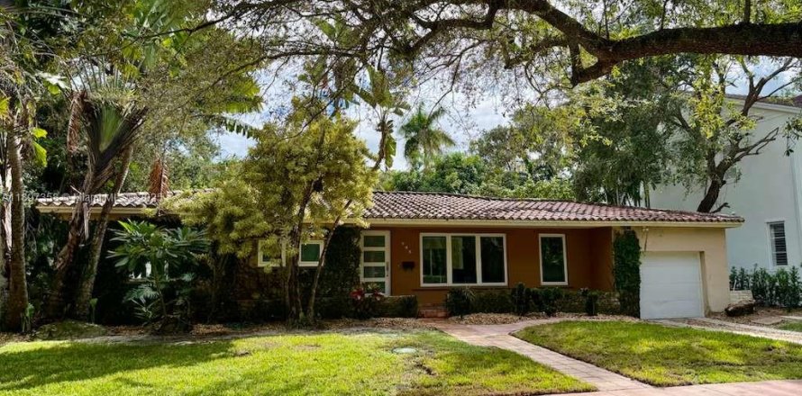 Casa en Coral Gables, Florida 3 dormitorios, 127.65 m2 № 1948802