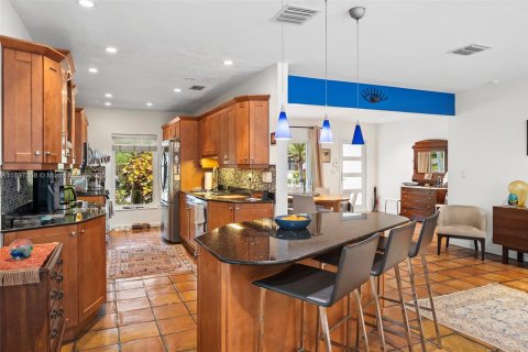 Casa en alquiler en Coral Gables, Florida, 3 dormitorios, 127.65 m2 № 1948802 - foto 9