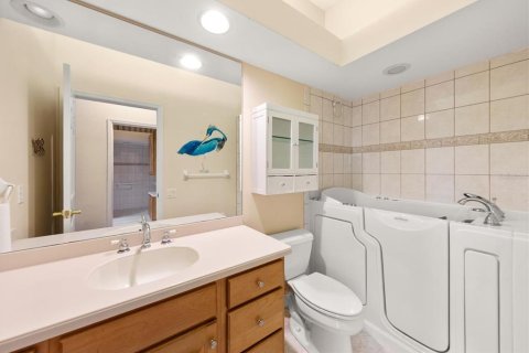House in Belleair, Florida 4 bedrooms, 462.19 sq.m. № 2129840 - photo 25