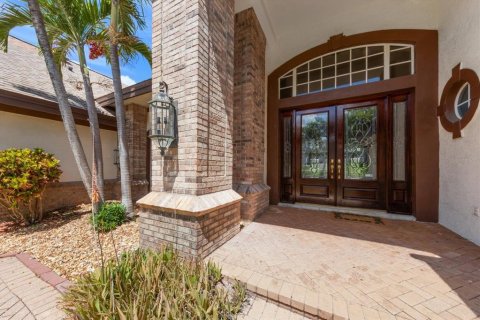 House in Belleair, Florida 4 bedrooms, 462.19 sq.m. № 2129840 - photo 6