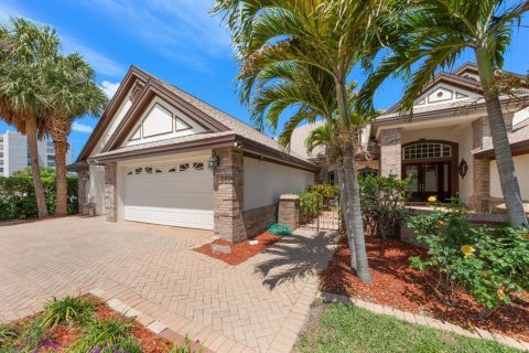 House in Belleair, Florida 4 bedrooms, 462.19 sq.m. № 2129840 - photo 2