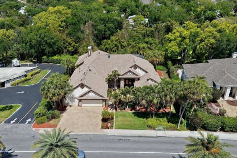 House in Belleair, Florida 4 bedrooms, 462.19 sq.m. № 2129840 - photo 3