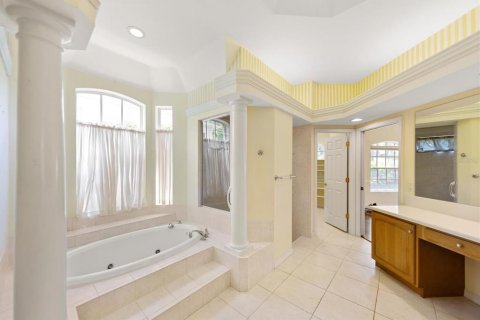 House in Belleair, Florida 4 bedrooms, 462.19 sq.m. № 2129840 - photo 20